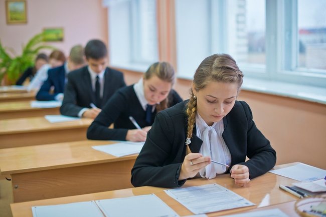Школьница из Ноябрьска набрала 100 баллов на ЕГЭ по русскому языку