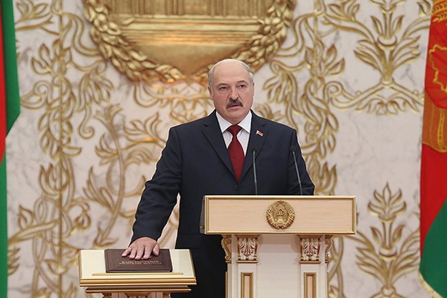 У стен Кремля с протянутой рукой: предсказана скорая судьба Лукашенко