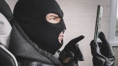 Эксперт Дмитрий Модель назвал фразы, по которым можно идентифицировать мошенников