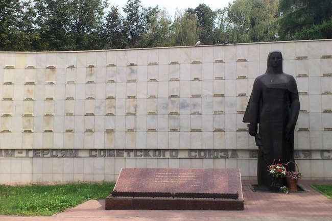 В Туле завершилась реконструкция сквера «Тулякам – Героям Советского Союза»
