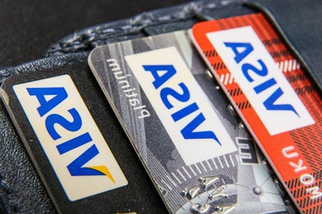 Банк России близок к решению проблемы с использованием карт международных платежных систем