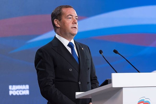 Медведев назвал напавшего на Фицо «Гаврило Принципом шиворот-навыворот»