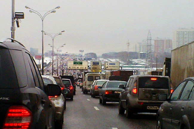 В Сургуте отрегулируют все светофоры для решения проблемы с пробками на дорогах