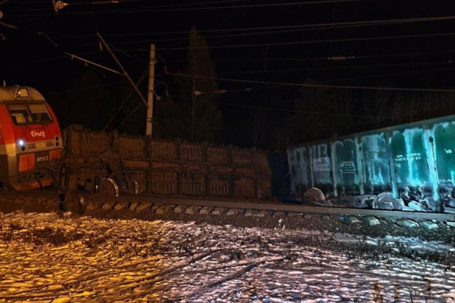 Последствия схода грузовых вагонов в Иркутской области