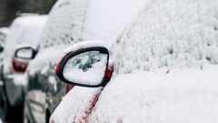 Автомобили застряли на перевале Пыхта из-за снегопада