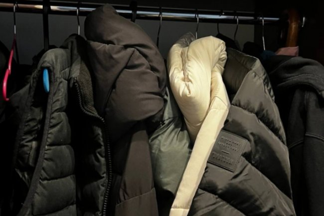 С работницами химчисток творится небывалое: хозяева начинают очищать светлые куртки с помощью аптечного раствора за всего 15 рублей