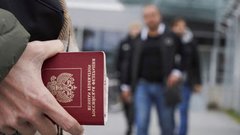 В Петербурге преступники легализовали более 7000 мигрантов через «Госуслуги»