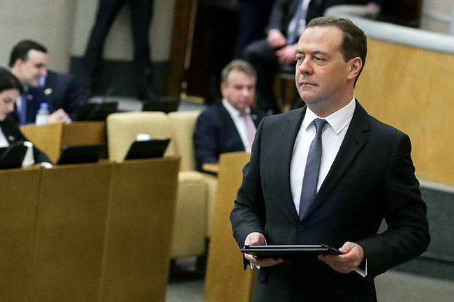 Медведев объявил мораторий на повышение налогов