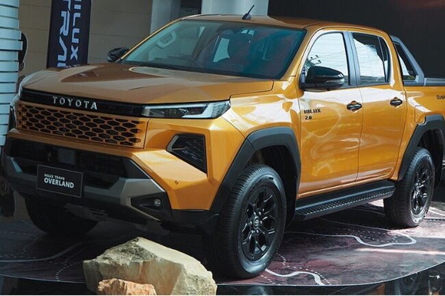 Автомобиль / Toyota
