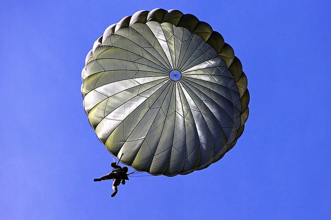 Молодёжь Ноябрьска обучат прыжкам с парашютом