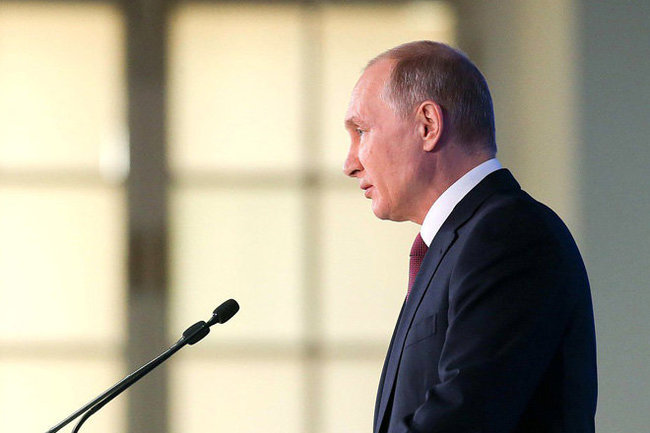 «Подменили Макроном»: политологи отреагировали на послание Путина