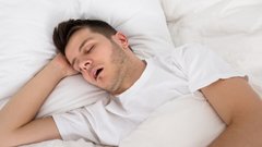 Апноэ в быстрой фазе сна связано со снижением вербальной памяти