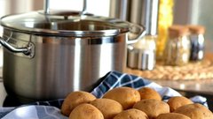 Домашняя крошка-картошка с двумя начинками за 5 минут