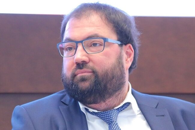 Шадаев предупредил о рисках верификации Google для российских приложений