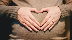 «Как будто нетрезвая»: беременная женщина стала причиной серьезной потасовки в троллейбусе