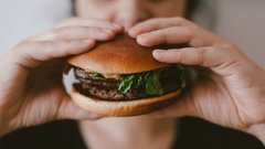 Фастфуд в России снизил свои доходы