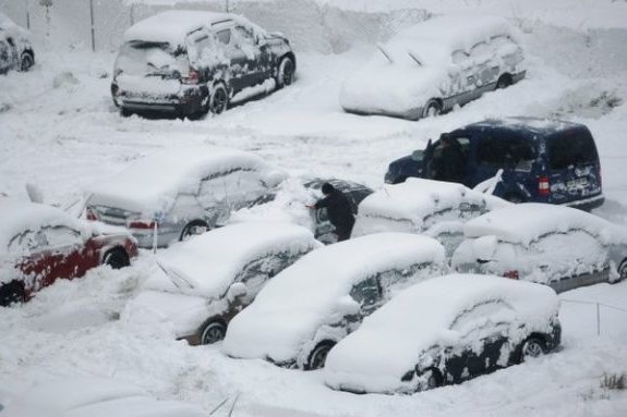 сугробы в москве