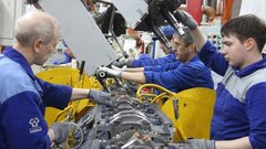 Компания "КамАЗ" вернулась к пятидневному рабочему графику из-за увеличения числа заказов