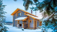 Владельцев загородных домов призвали проверить крыши перед наступлением зимы