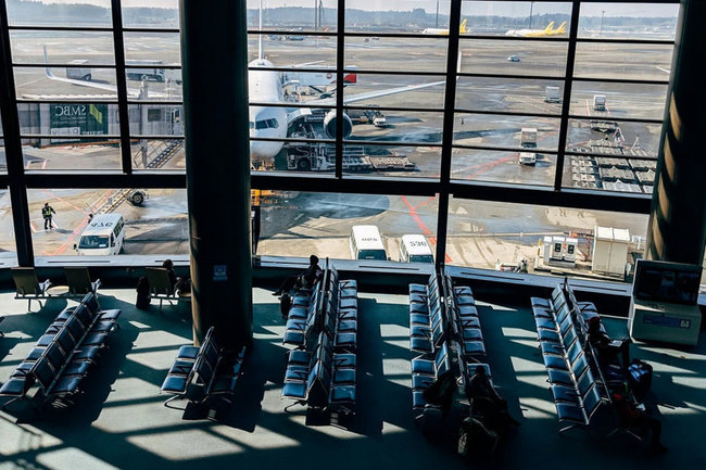 Россиянина продержали 3 часа взаперти в аэропорту из-за ошибки в паспорте