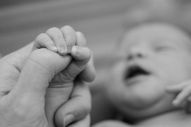 «Врачи даже спели гимн»: семья из Перми крайне патриотично назвала новорожденную дочку