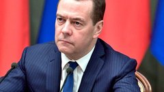 Медведев: Зеленский после отмены выборов фактически узурпировал власть