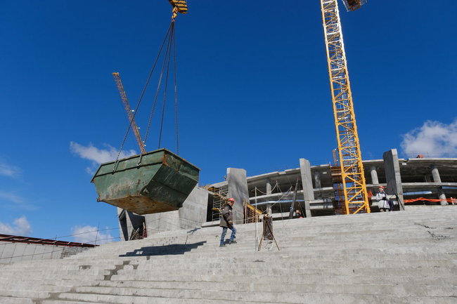 Губернатор Андрей Травников проинспектировал строительство новой ледовой арены