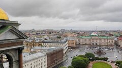 В Петербурге расследуют гибель женщины после падения с балкона во время ссоры