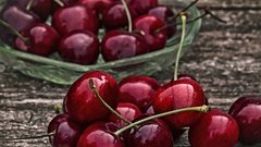В России цены на черешню рухнули на 25%