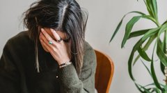 Нарколог объяснил, как справиться с депрессией