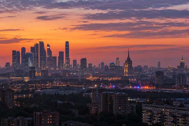 Подмосковный городской пейзаж. Тематическая иллюстрация, не снимок атаки.