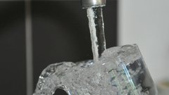 Сколько воды нужно пить в жару людям с сахарным диабетом?