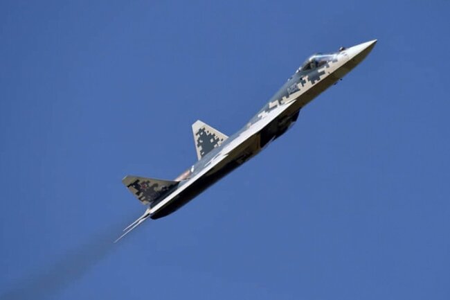 ОАК передала ВКС новую партию истребителей Су-57