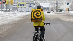 В Новосибирске курьер ударил пожилую женщину ногой в лицо