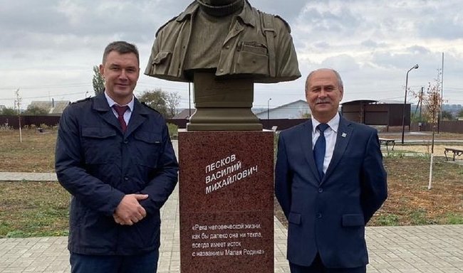 В Воронежской области установили памятник Василию Пескову