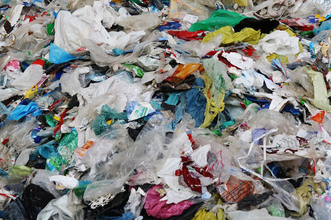Иначе город «утонет в мусоре»: мэр Казани предложил жителям заняться стиркой одноразовые пакеты