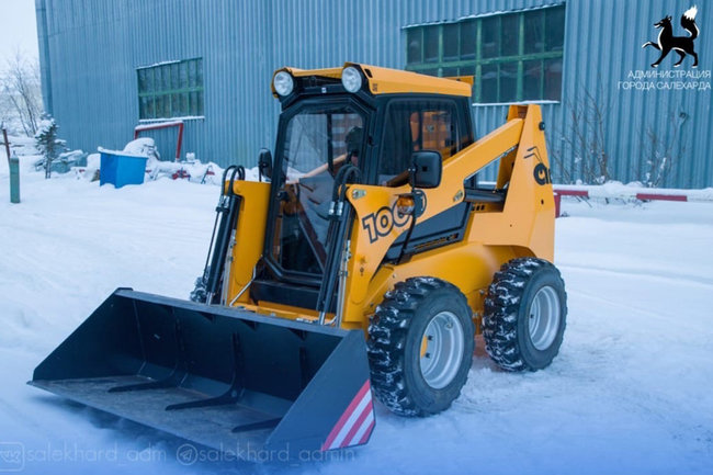 В Салехарде на уборку снега выйдут 4 новых мини-погрузчика