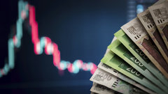 Эксперты Сбербанка спрогнозировали грядущий курс рубля и доллара