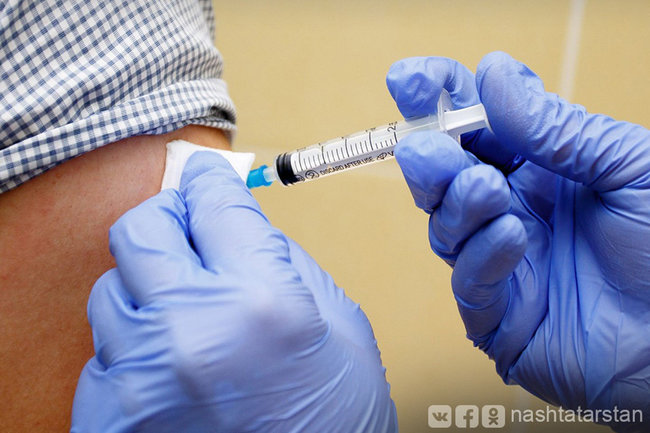 Власти обязали вакцинировать в течение осени не менее 60% россиян
