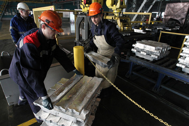 металлургический завод саяногорск. алюминиевый завод русал в хакасии. саз русал саяногорск. тавокин игорь александрович саяногорский алюминиевый завод. оао русал саянал саяногорск.