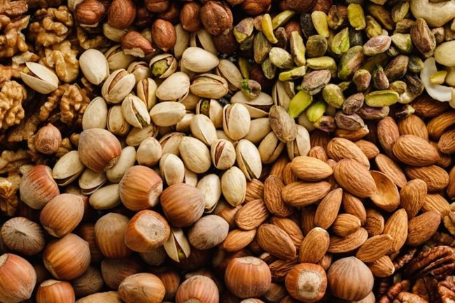 Неправильное питание — основная причина мочекаменной болезни.