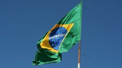 На видео попали гробы, плывущие по улицам города во время наводнения