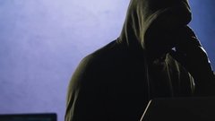 В МВД сообщили о новой схеме мошенничества с «операцией по задержанию курьера»