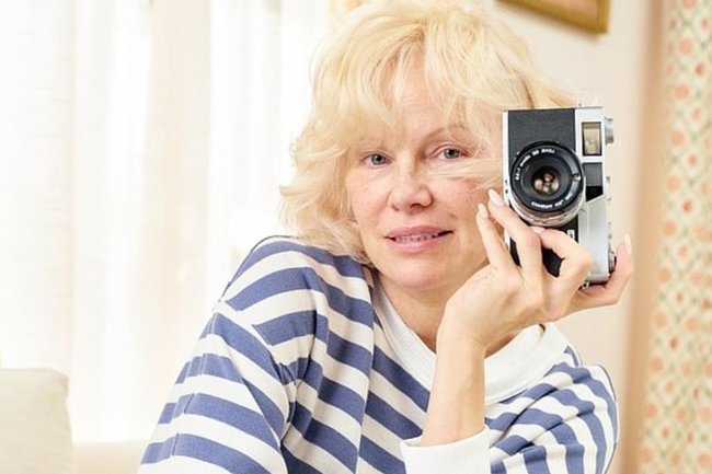 Памела Андерсон в 58 лет снялась в рекламе без косметики для борьбы с нейросетями
