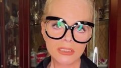 Лариса Дoлина переехала в съемное жилье вместе со своими питомцами