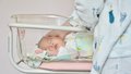 новорожденный младенец малыш ребенок мама материнство родительство семья декрет декретный отпуск роддом перинатальный центр родильный бокс 