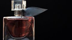 В России отмечают снижение товарооборота парфюмерии и косметики