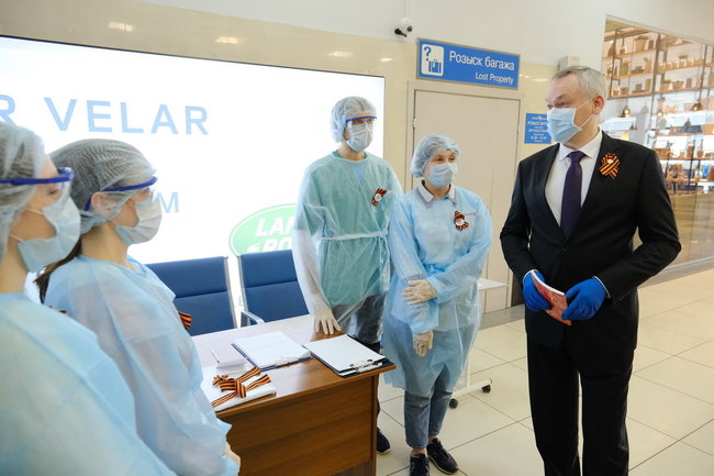 Губернатор Новосибирской области поблагодарил волонтеров-медиков, благодаря которым многим удалось возобновить работу