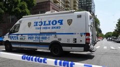 В США скрывающегося преступника обнаружили в мусорном контейнере