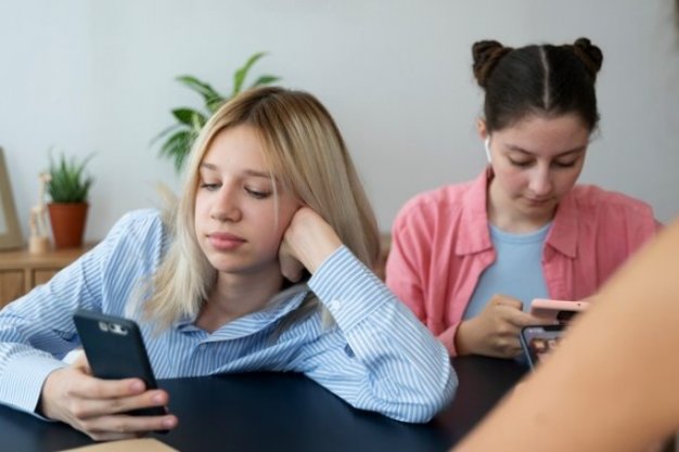 Психиатр Шуров: соцсети могут подталкивать к подростковой агрессии